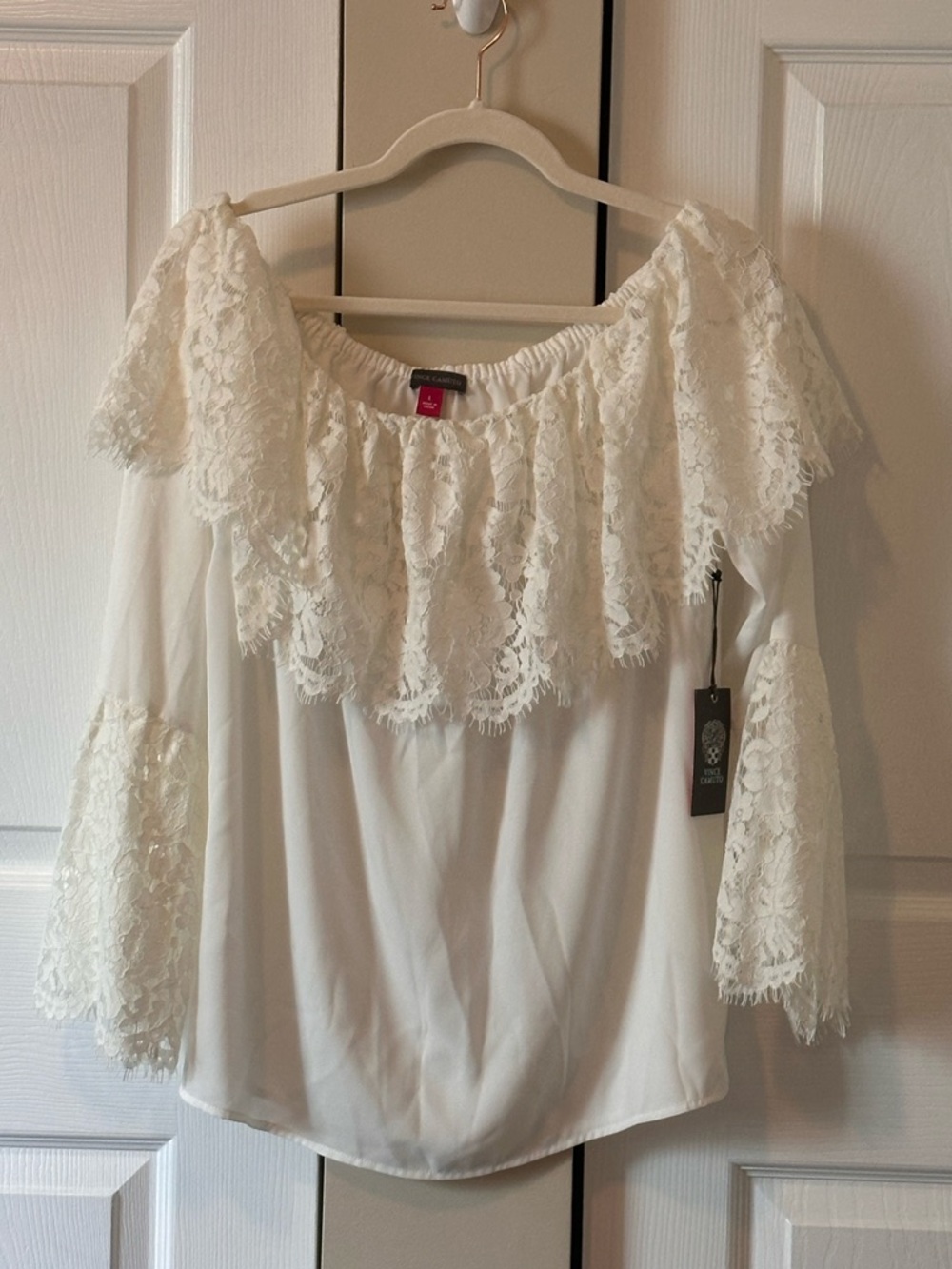 Women’s Vince Camuto Lace Bell Sleeve Off Shoulder Blouse in New Ivory  Sz:L NWT